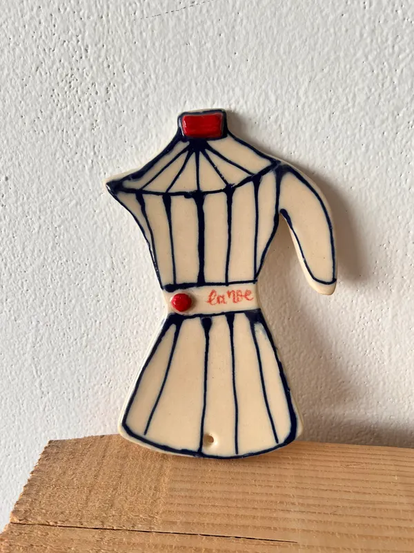 Maniquí de costura de cerámica para colgar en la pared, esmaltado en blanco con líneas azules
